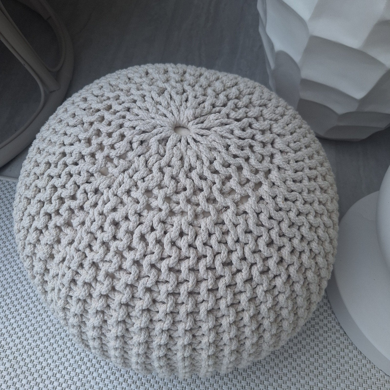 Beige ronde gebreide poef Gebreid japandi, Ophalen of Verzenden, X, 50 tot 75 cm, 50 tot 75 cm