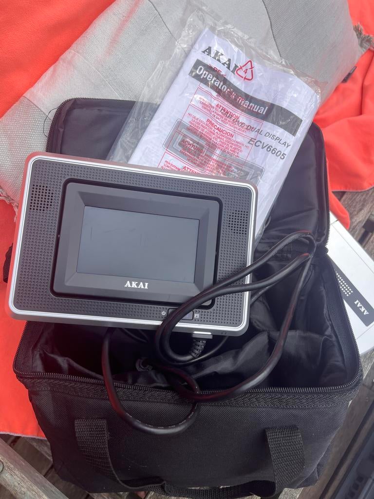 AKAI Draagbare DVD Speler ECV6605 met Dual Display, Ophalen of Verzenden, Zo goed als nieuw, Dvd-speler, Draagbaar