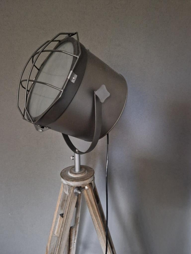 Industriële 3-poot vloerlamp, Ophalen, Zo goed als nieuw, 150 tot 200 cm, Hout