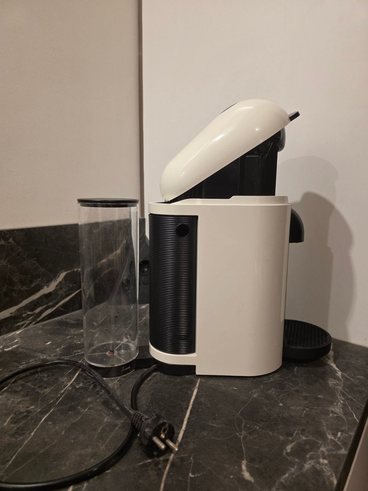 Gratis af te halen – Nespresso koffiemachine, Witgoed en Apparatuur, Koffiezetapparaten, Ophalen, Gebruikt, Koffiemachine