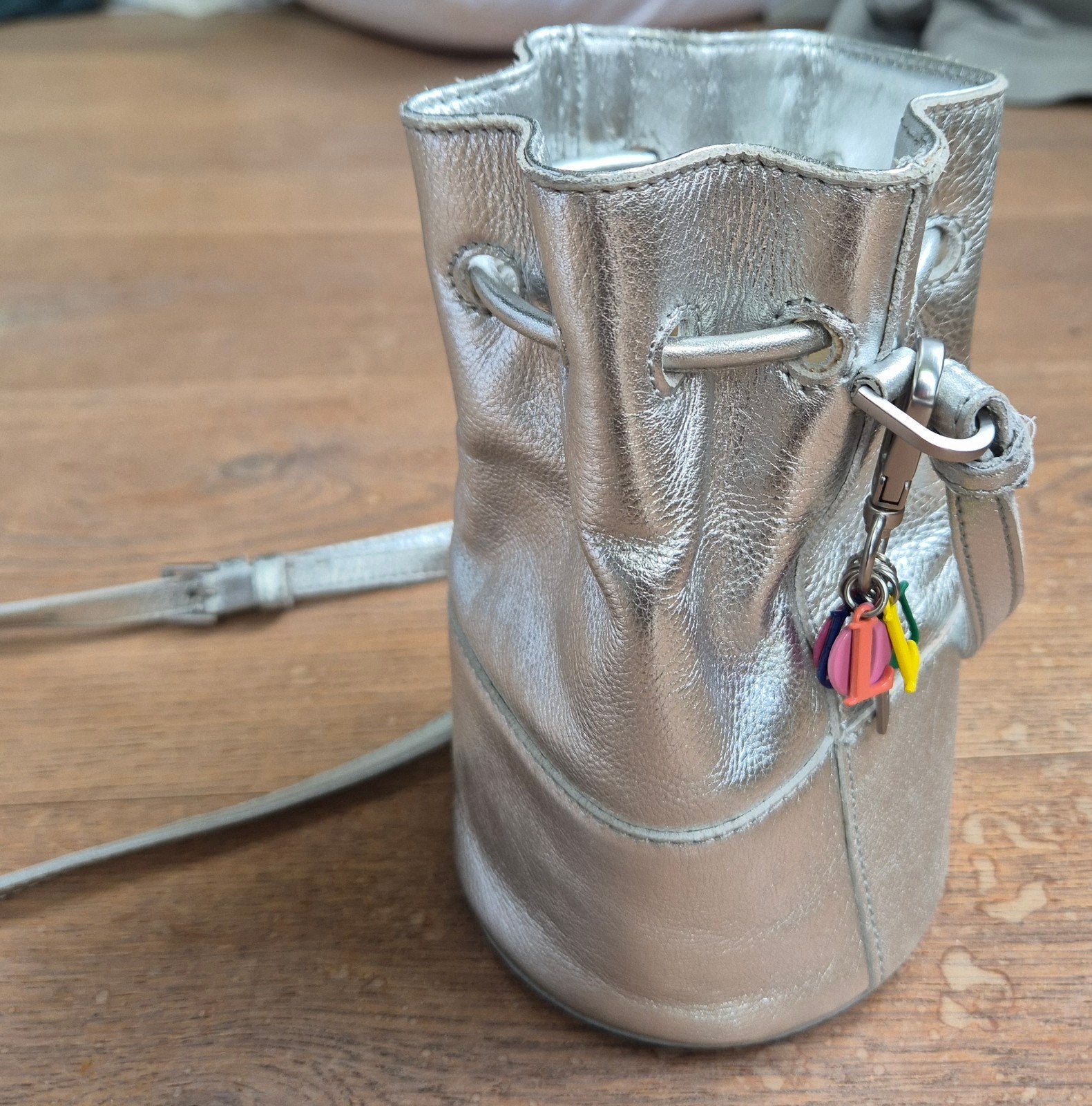 Loulou Essentiels zilveren bucket bag, Ophalen of Verzenden, Nieuw, Overige kleuren, Schoudertasje