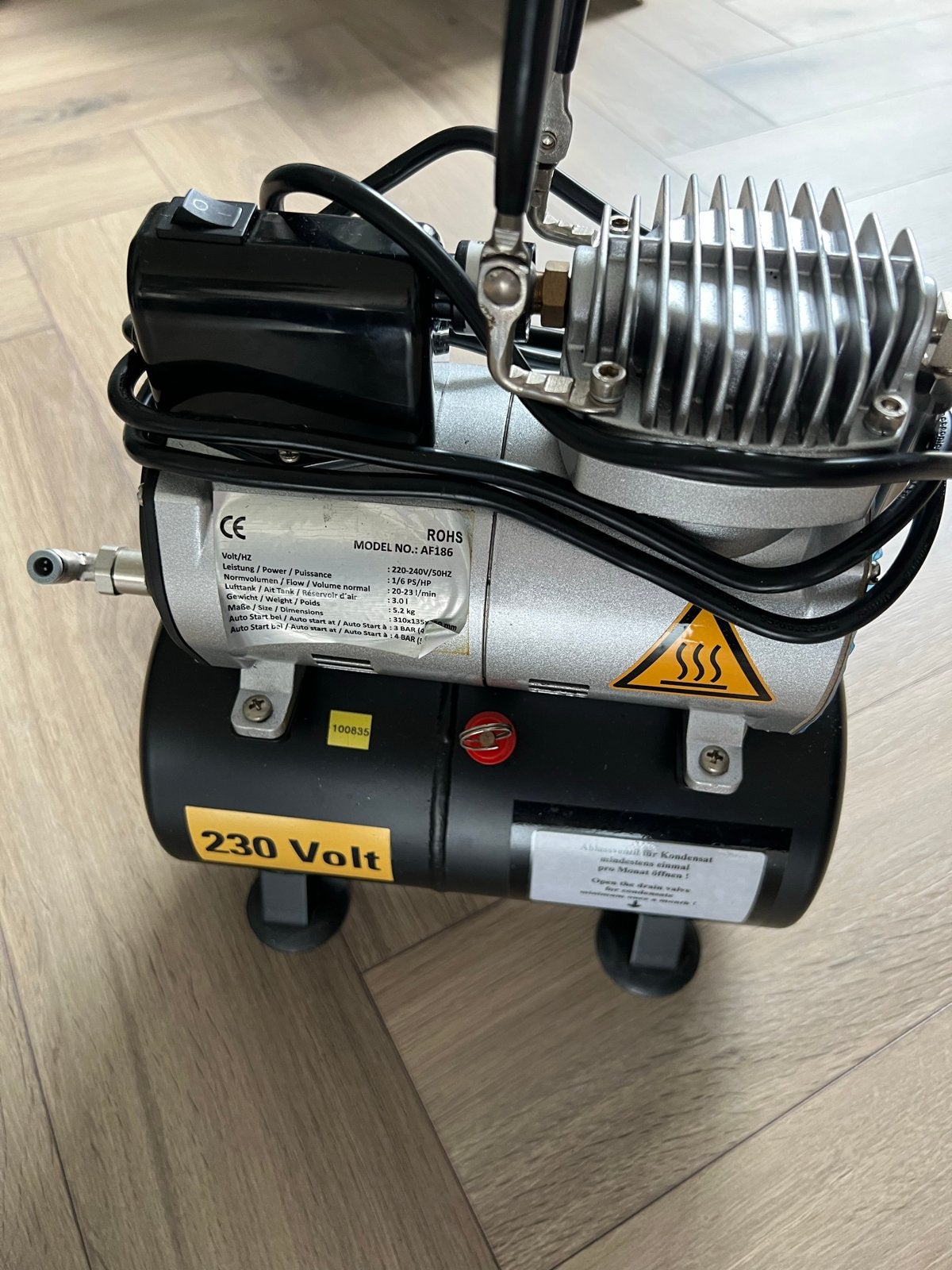 Wiltec Airbrush Compressor AF186 met Tank - Zo goed als nieu, Ophalen, 6 tot 10 bar, Zo goed als nieuw, Minder dan 200 liter/min