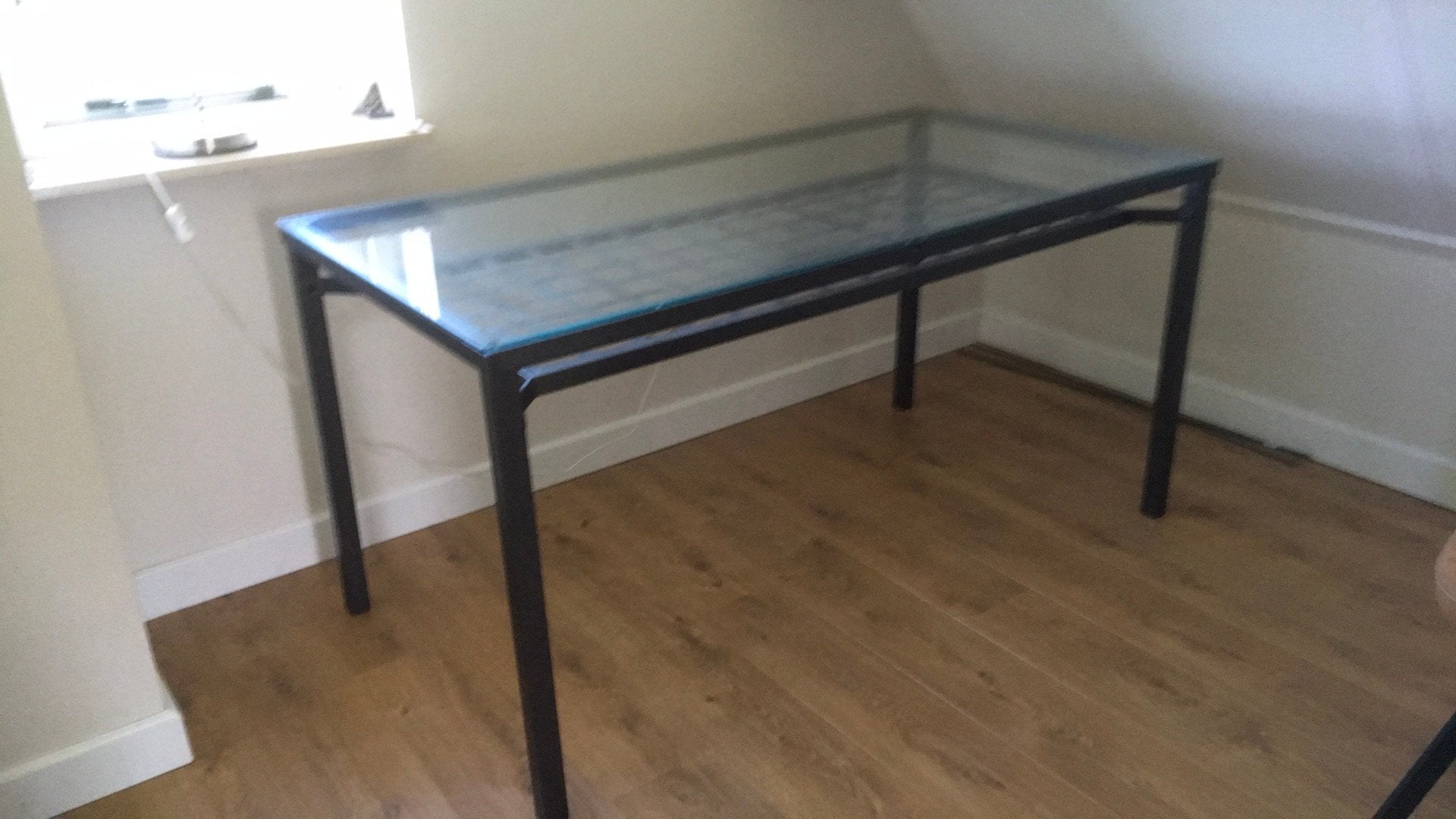 Tafel met gehard glas, Huis en Inrichting, Tafels | Salontafels, Ophalen, 100 tot 150 cm, 50 tot 100 cm, Rechthoekig