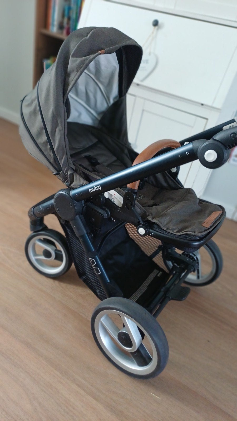 Kinderwagen Mutsy (EVO), Ophalen, Zo goed als nieuw, Combiwagen, Met reiswieg