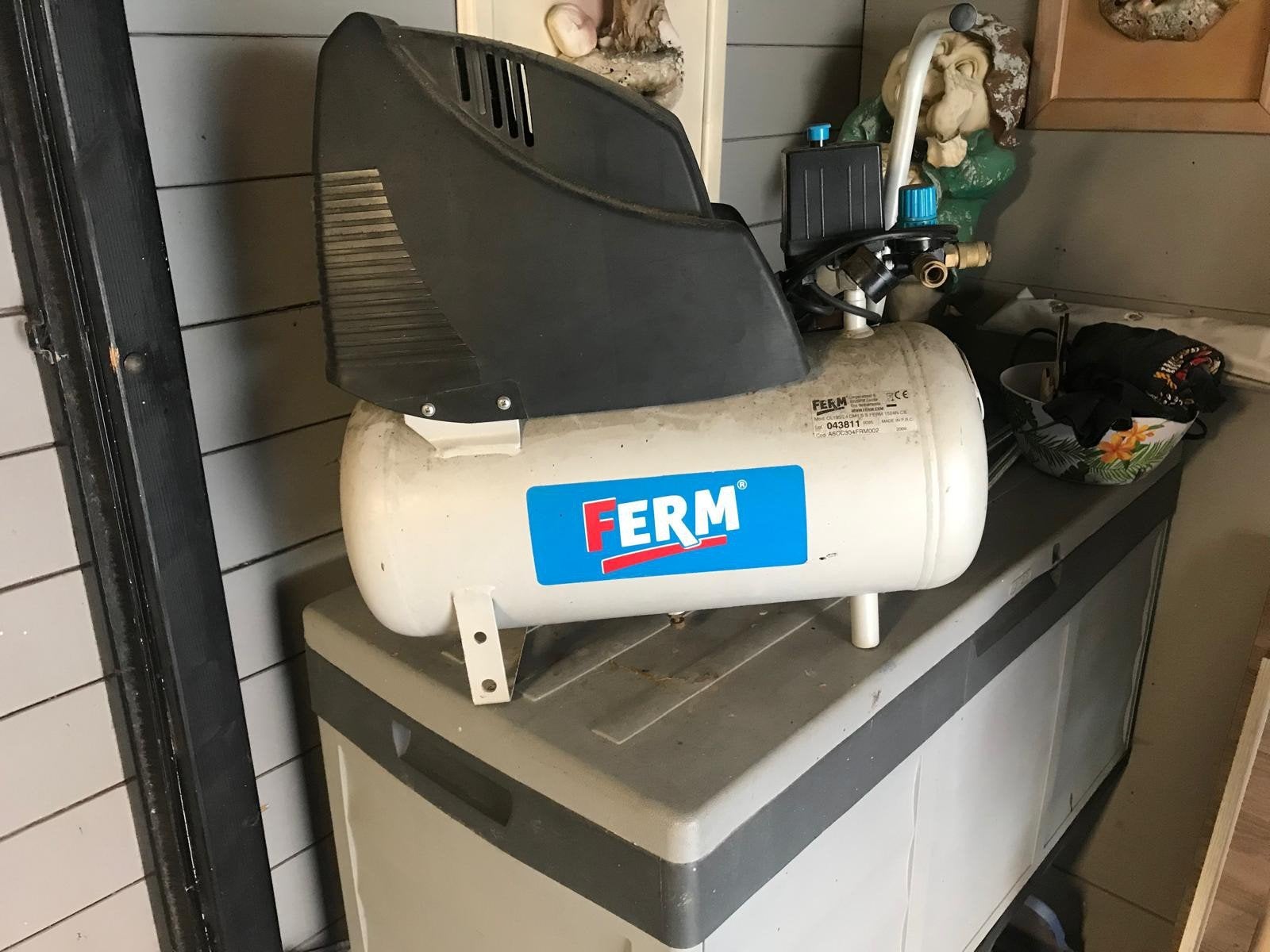 Ferm Compressor met accessoires, Ophalen, Gebruikt, 6 tot 10 bar, Minder dan 200 liter/min