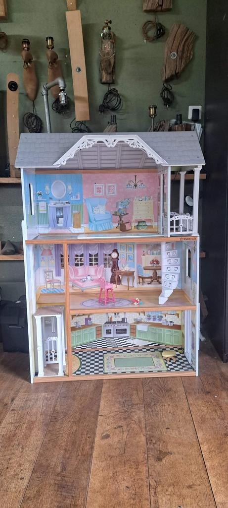 Groot en gedetailleerd kinderpoppenhuis met meubels, Kinderen en Baby's, Speelgoed | Poppenhuizen, Ophalen of Verzenden, Gebruikt