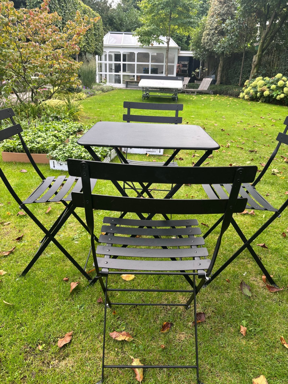 Twv 529 euro: Fermob Bistro tafel 57x57 met 4 stoelen, Tuin en Terras, Ophalen, Gebruikt, Eettafel, Tuinset