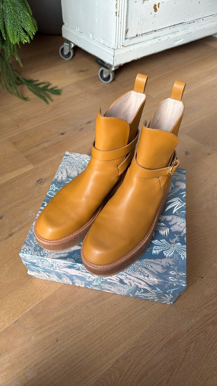 Ulla Johnson Lennox Ankle Buckle Boot - Caramel - Maat 40, Bruin, Lage of Enkellaarzen, Ophalen of Verzenden, Zo goed als nieuw
