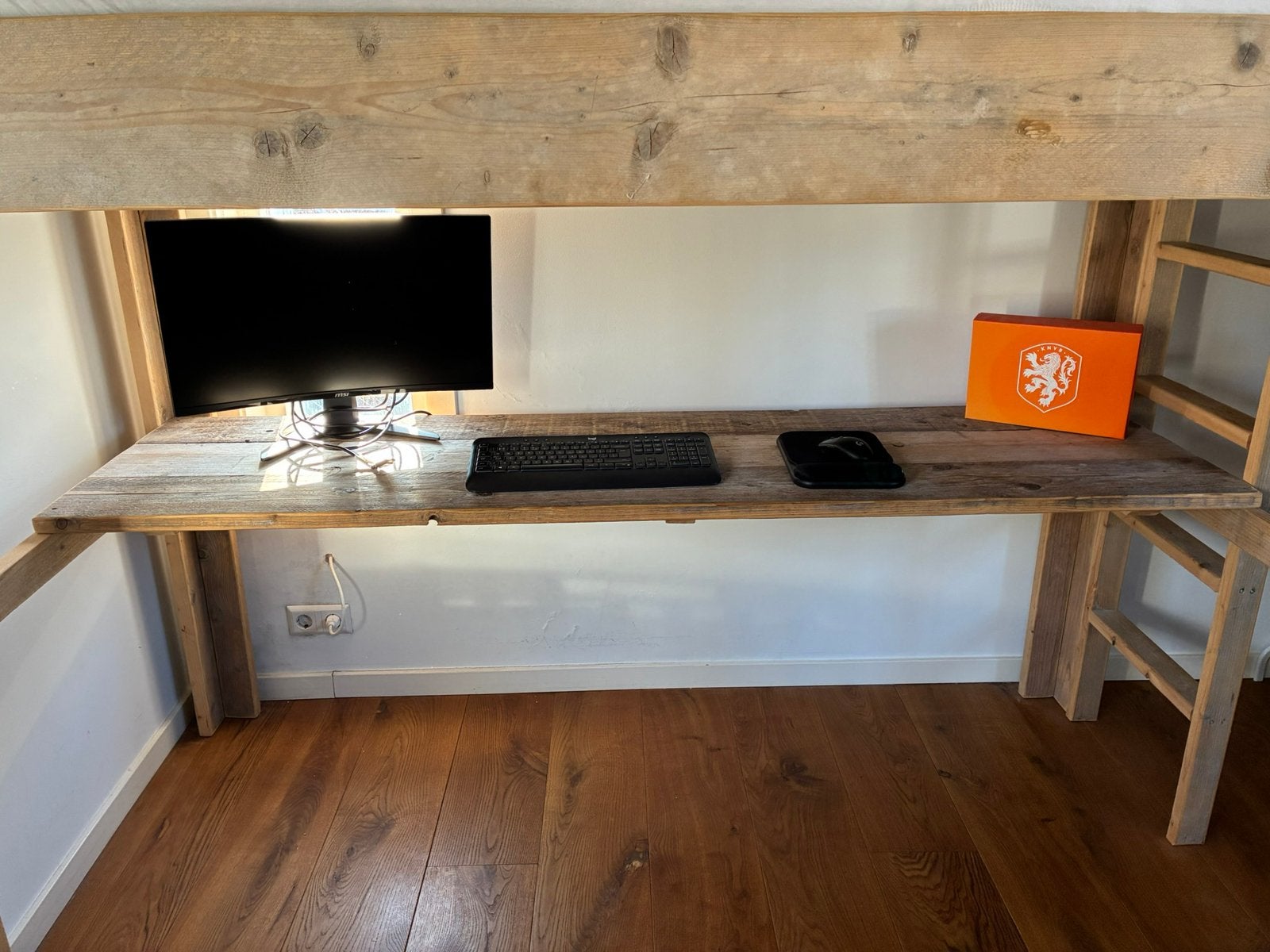 Hoogslaper met bureau, Ophalen, Eenpersoons, Zo goed als nieuw, 90 cm