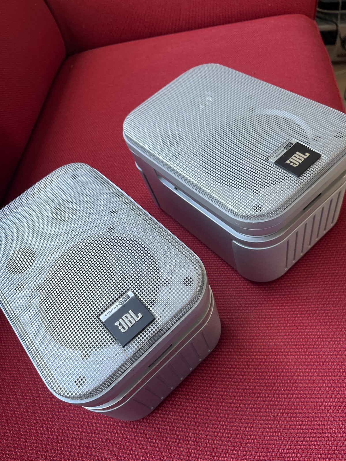 JBL Control One speakers - Zilver, zo goed als nieuw, Ophalen of Verzenden, Zo goed als nieuw, Minder dan 60 watt, JBL