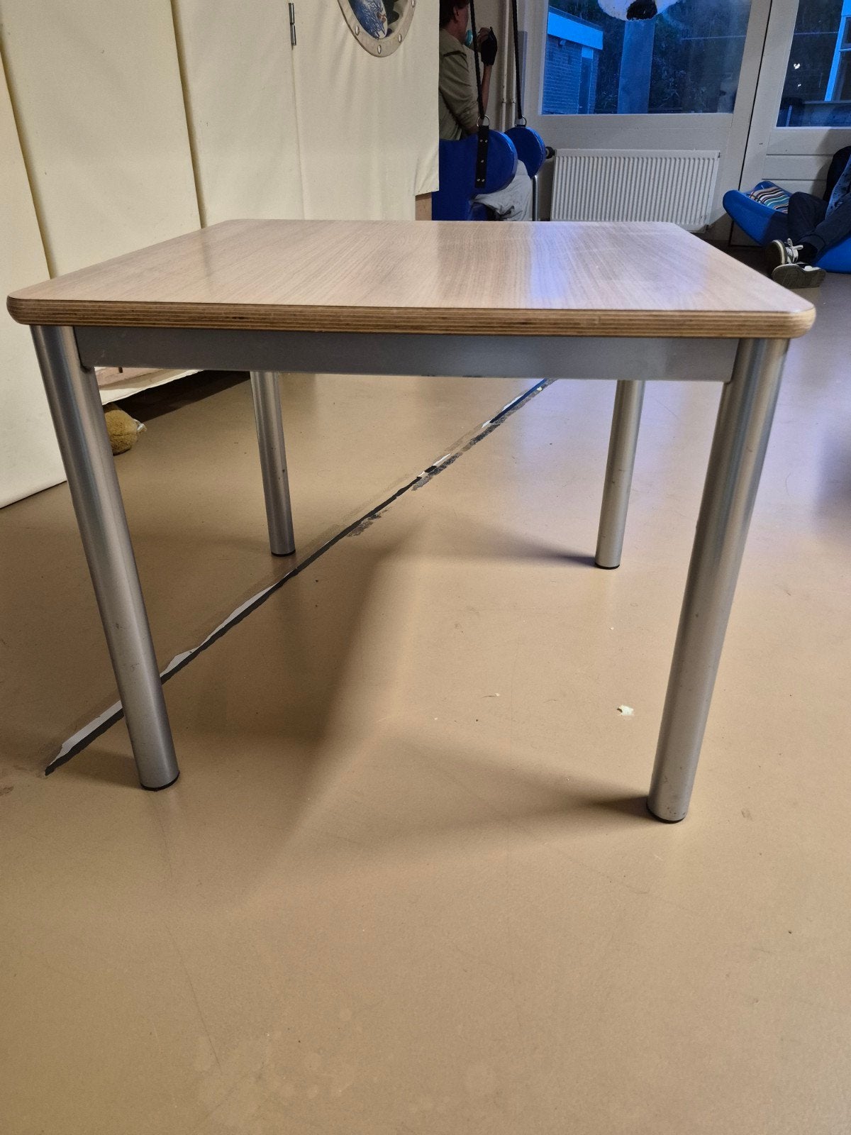 Foto 13 van veel meubels met gebruikssporen.