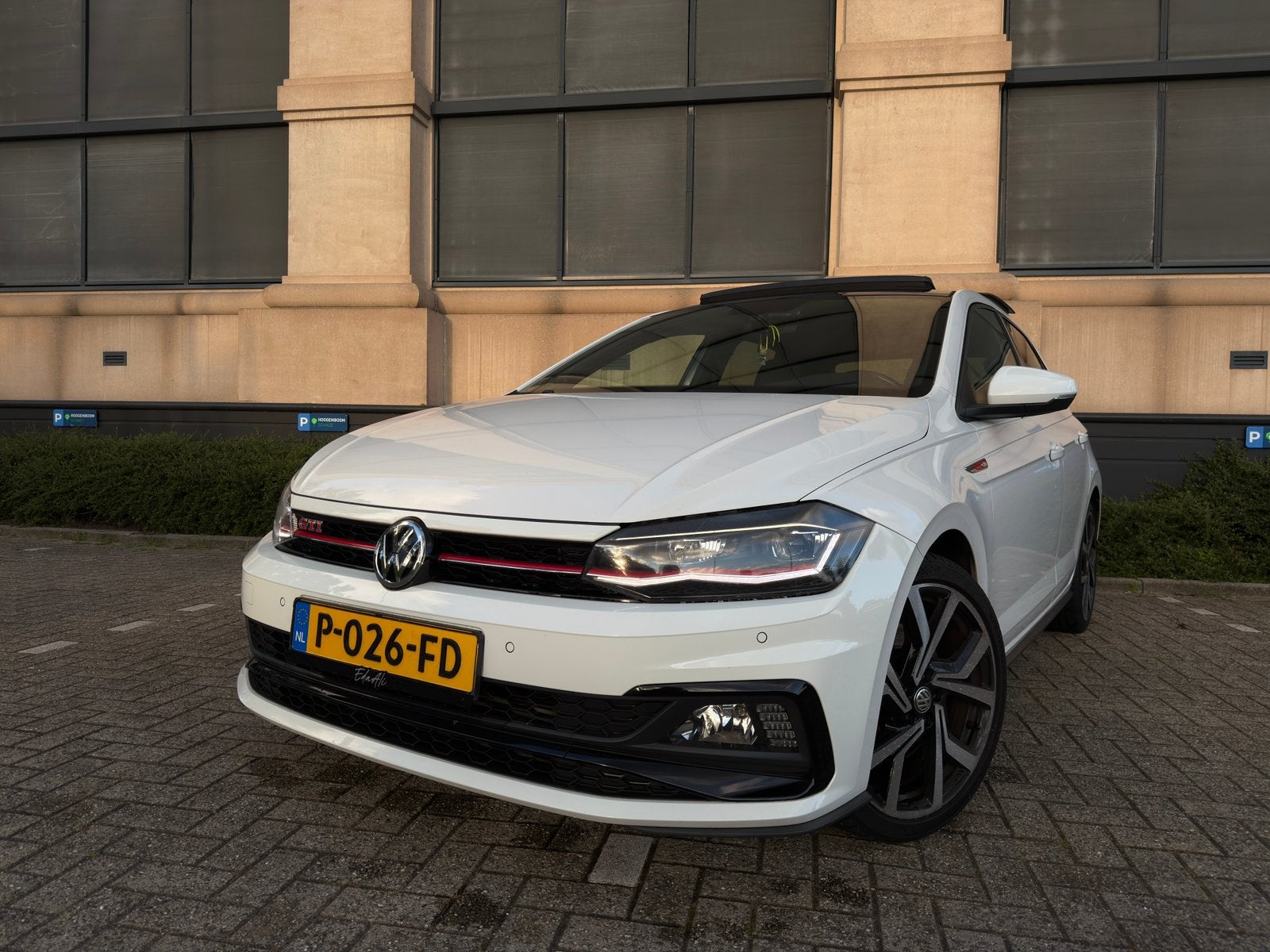 Volkswagen Polo 2.0 GTI|Pano|Beats|Cam|Dealer O.H|Milltek, Dealer onderhouden, Zwart, 4 cilinders, 1984 cc