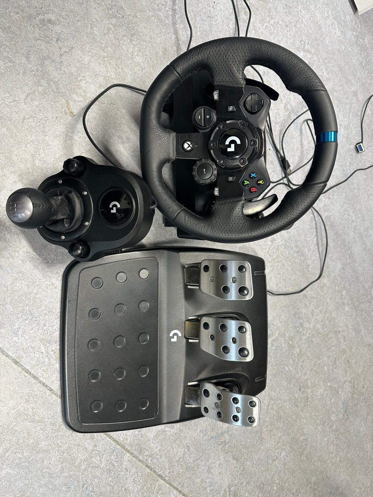 Logitech G923 Driving Force racestuur met pedalen en shifter, Racestuur, Force feedback, Ophalen of Verzenden, Zo goed als nieuw