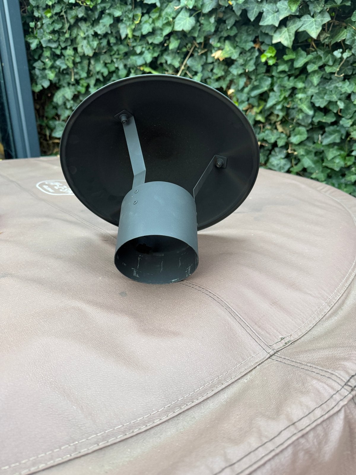 Zwarte metalen schoorsteenkap voor buitenkachel, Ophalen of Verzenden, Zo goed als nieuw