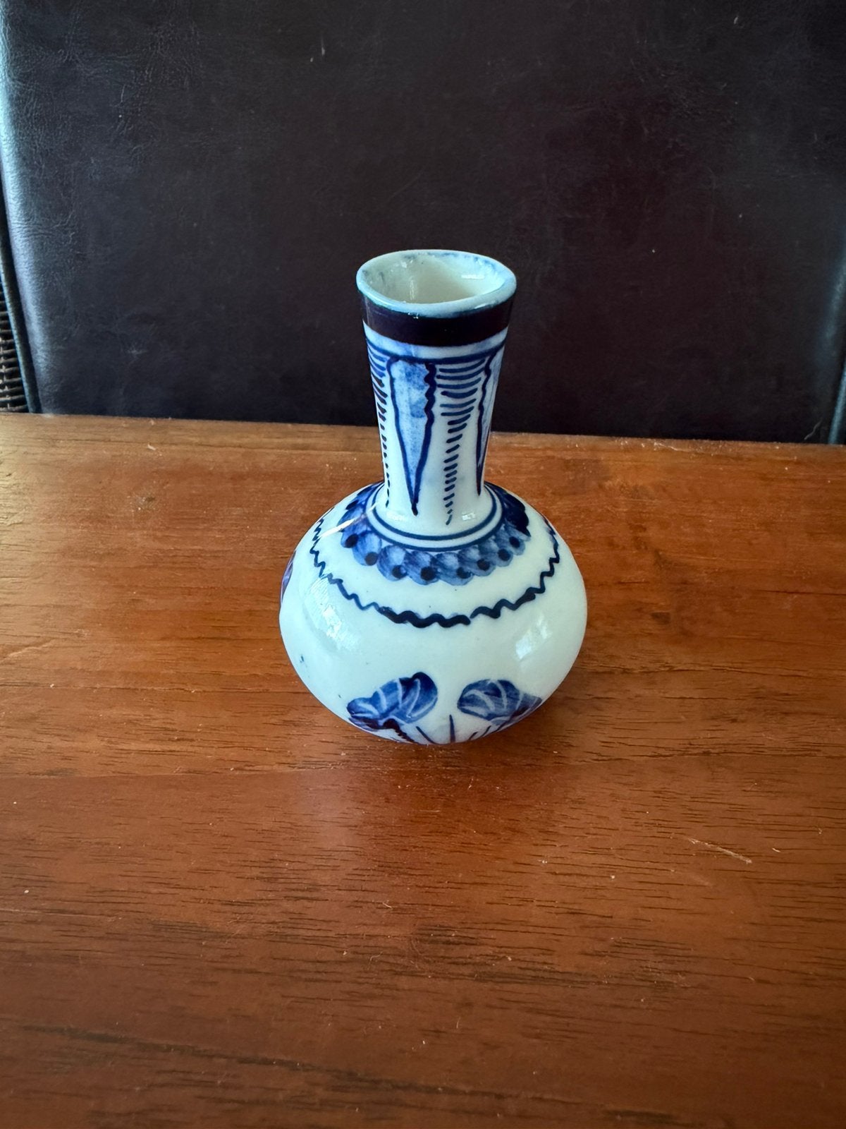 Chinees porseleinen miniatuurvaasje–Kangxi periode (ca.1720), Ophalen of Verzenden
