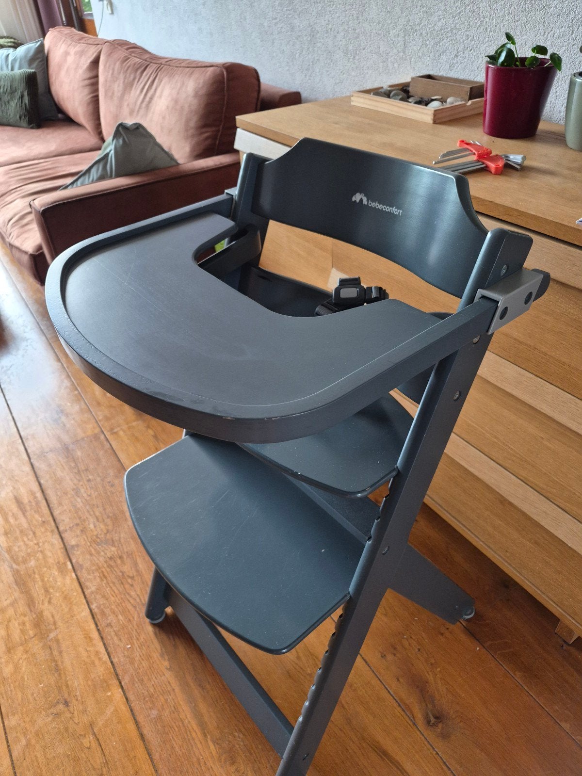 Bebeconfort Timba Meegroeistoel met eetblad, Kinderen en Baby's, Kinderstoelen, Ophalen, Gebruikt, Meegroeistoel, Gordel(s)