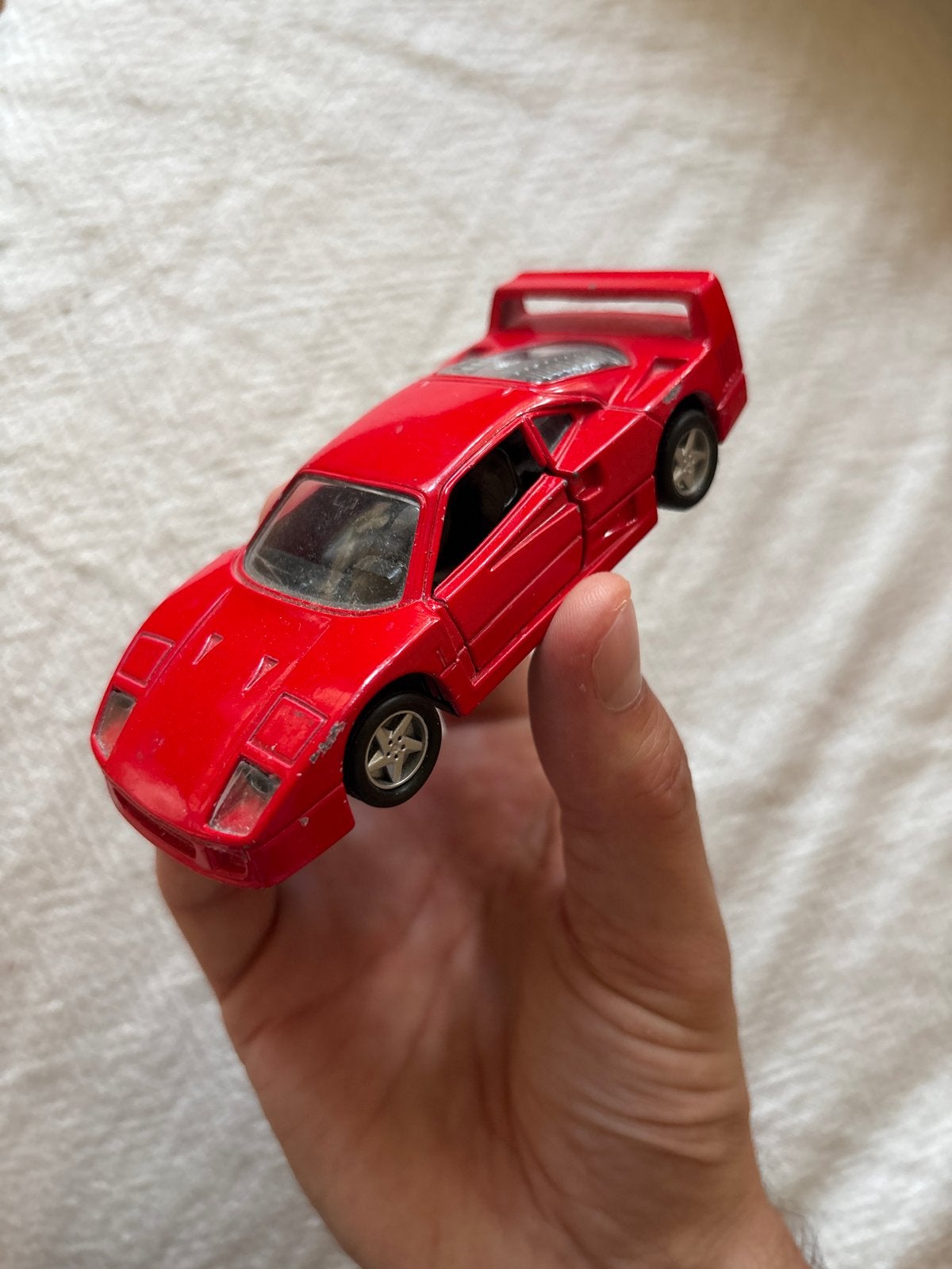Maisto Ferrari F40 Schaalmodel 1/39 - Rood, Hobby en Vrije tijd, Modelauto's | 1:43, Ophalen of Verzenden, Gebruikt, Auto, Overige merken
