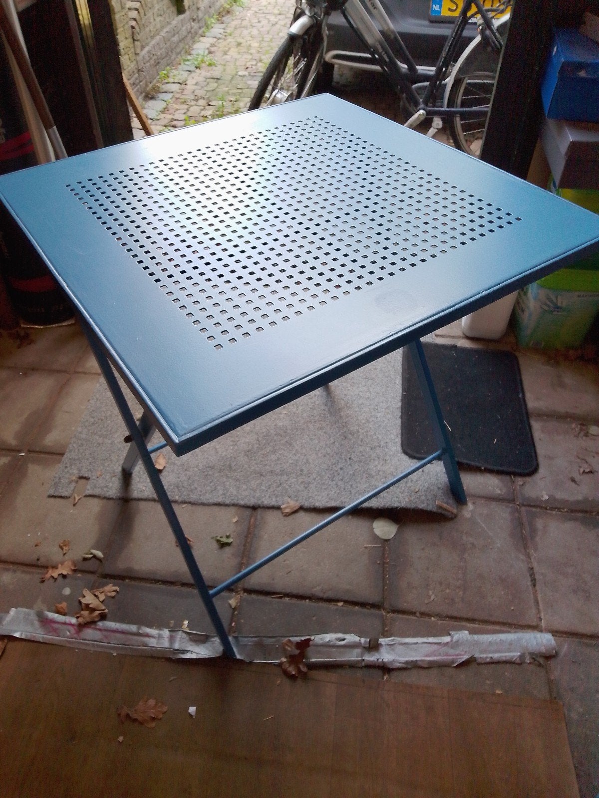 Blauwe metalen klaptafel - Ideaal voor balkon of tuin, Ophalen, Gebruikt, Vierkant, Metaal