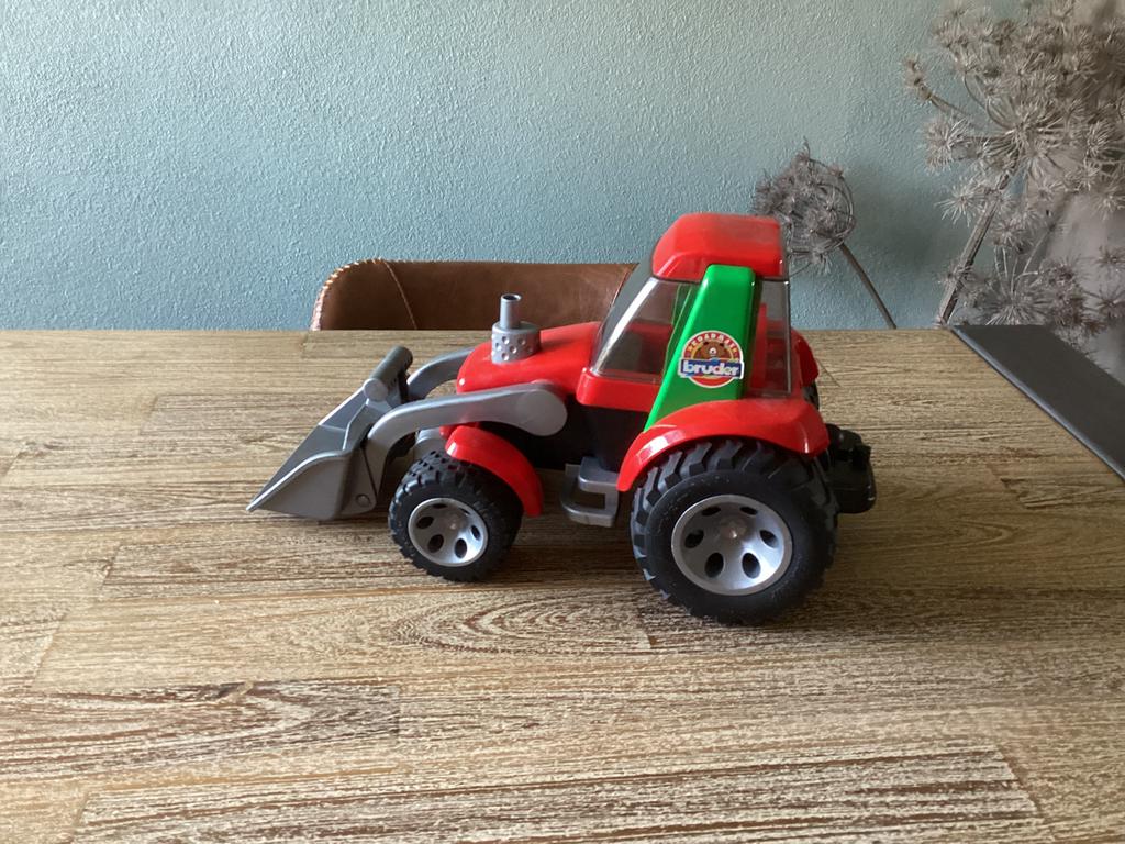 Bruder,Roadmax tractor, Ophalen, Zo goed als nieuw