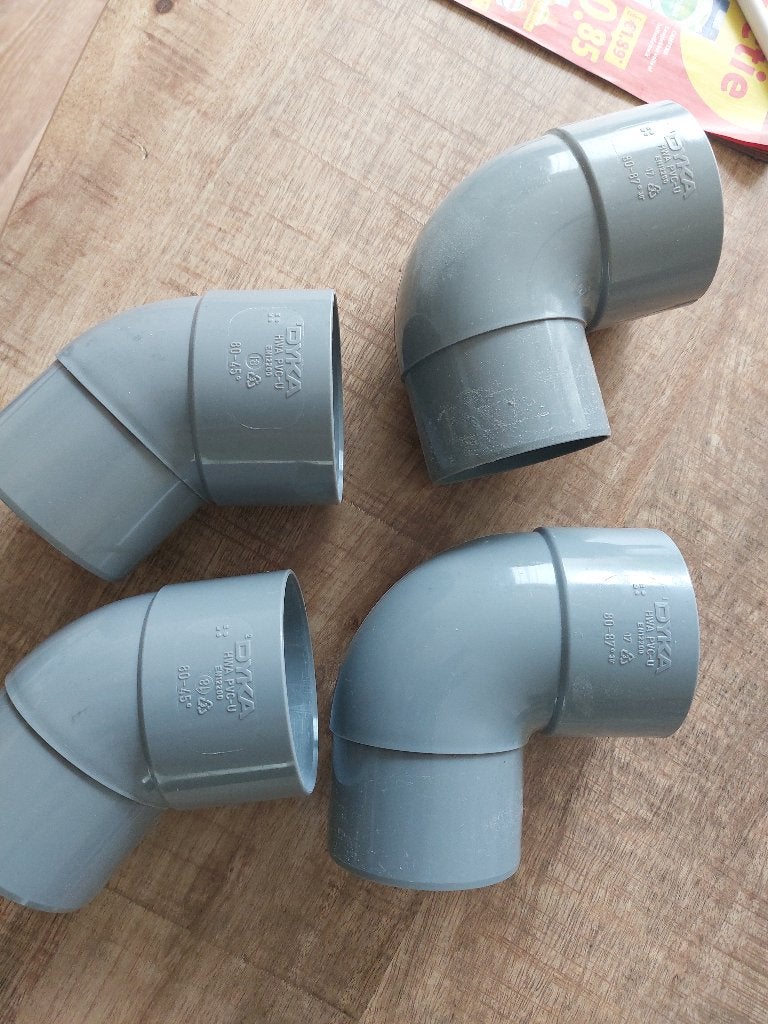 4 pvc bochten 2x 80x 45graden en 2x80x 30 gr, Doe-het-zelf en Verbouw, Buizen en Afvoer, Bochten, Pvc, Nieuw, Ophalen of Verzenden