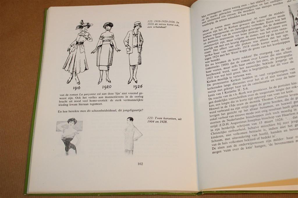 Onze Lijn door de Tijd — Vintage Boek Modegeschiedenis 1975, Boeken, Ophalen of Verzenden, Gelezen, Mode algemeen
