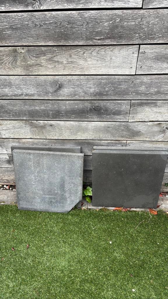 Gratis!!! Tuintegels, 4 stuks, 50x50, ideale parasolvoet, Ophalen, Zo goed als nieuw