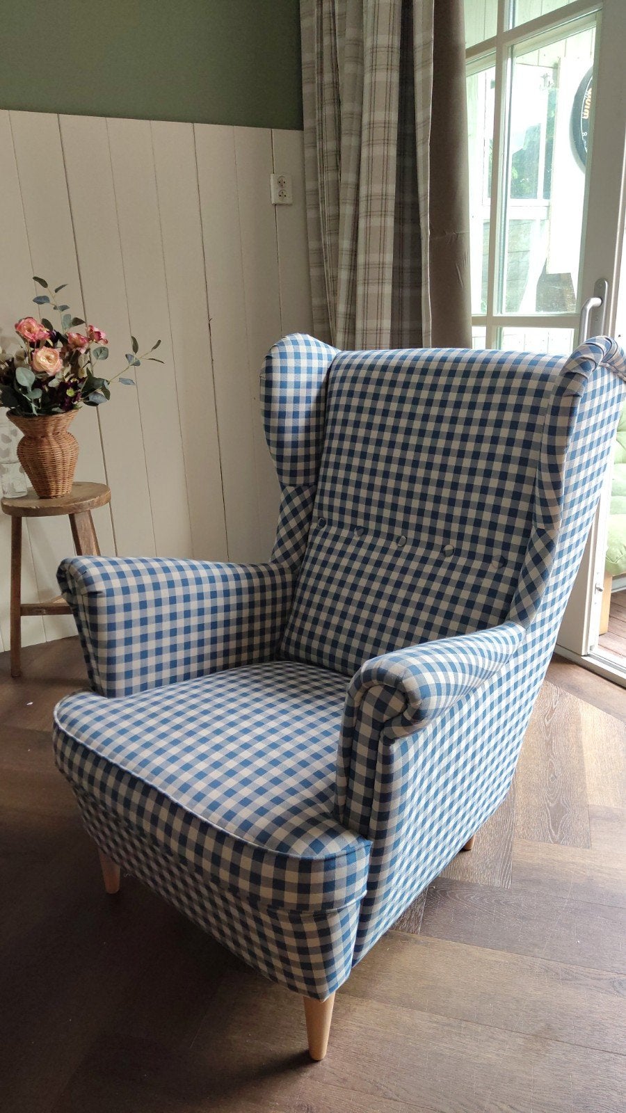 Strandmon fauteuil ikea met blauw-wit ruitpatroon, Huis en Inrichting, Ophalen, Hout, Klassiek, Landelijk, Tijdloos, 75 tot 100 cm