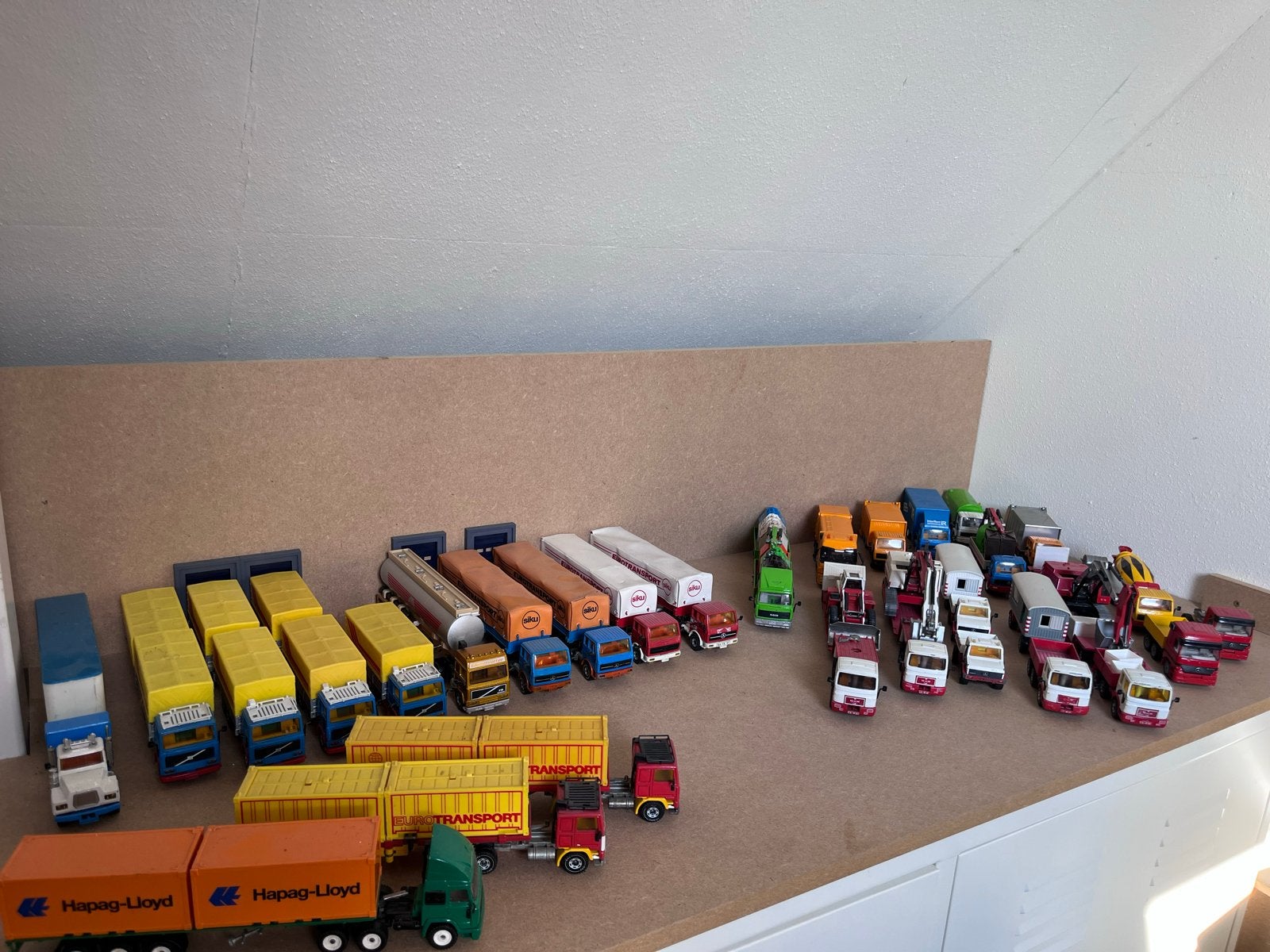 Grote collectie Siku vrachtwagens en bouwvoertuigen, Hobby en Vrije tijd, Modelauto's | 1:50, Ophalen of Verzenden, Gebruikt, Bus of Vrachtwagen
