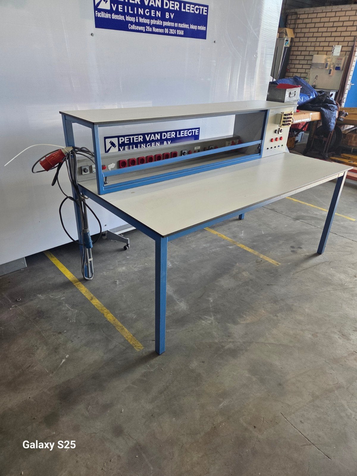 Techni-Meubel Werkbank M-005 met Voeding - Bouwjaar 2001, Ophalen of Verzenden