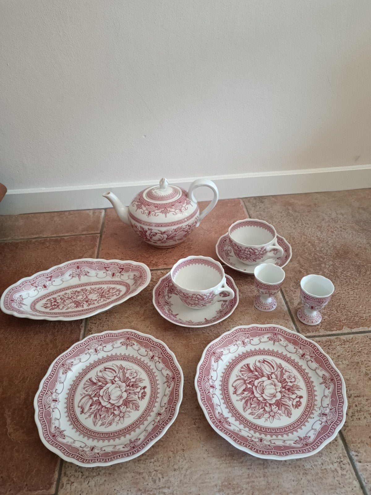 Hutschenreuther Windsor Rot Servies - Puntgaaf 10 delig, Ophalen of Verzenden, Zo goed als nieuw, Porselein, Overige stijlen