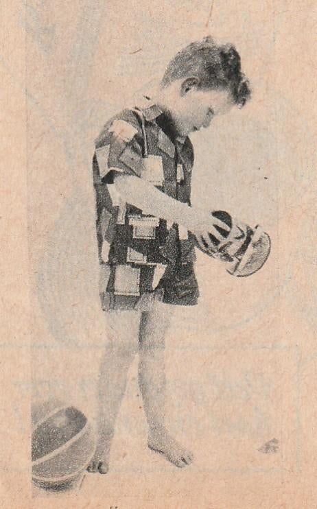 Retro reclame 1955 Sturka kindermode jongetje strandpakje, Verzamelen, Retro, Overige typen, Verzenden
