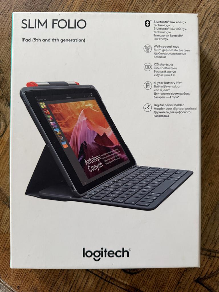 Logitech Slim Folio Toetsenbordhoes voor iPad (5e/6e gen), Verzenden, Nieuw, Zwart, Apple iPad