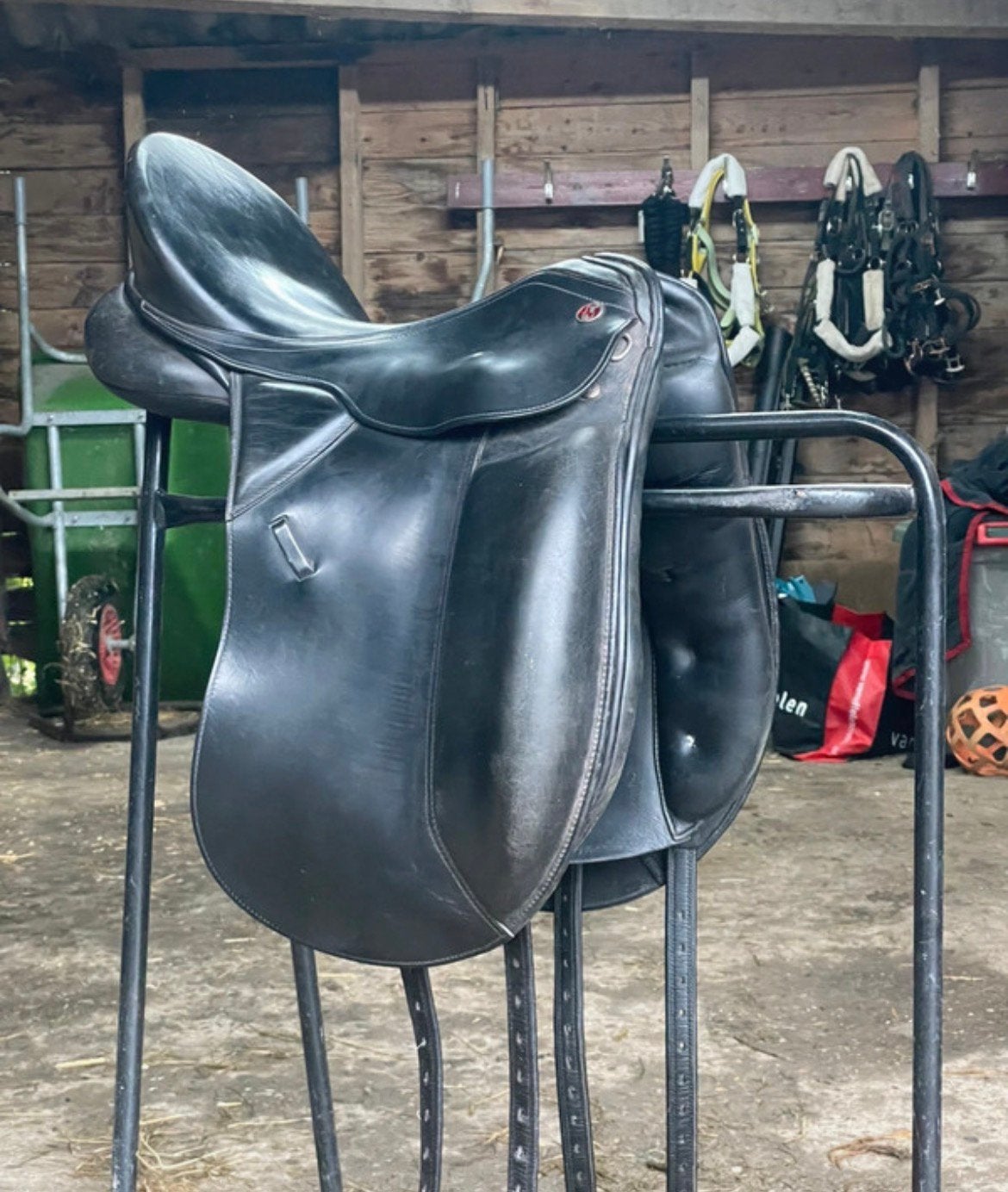 Mooie zadels, L (17.5 inch), Dressuur, Ophalen of Verzenden, Zo goed als nieuw