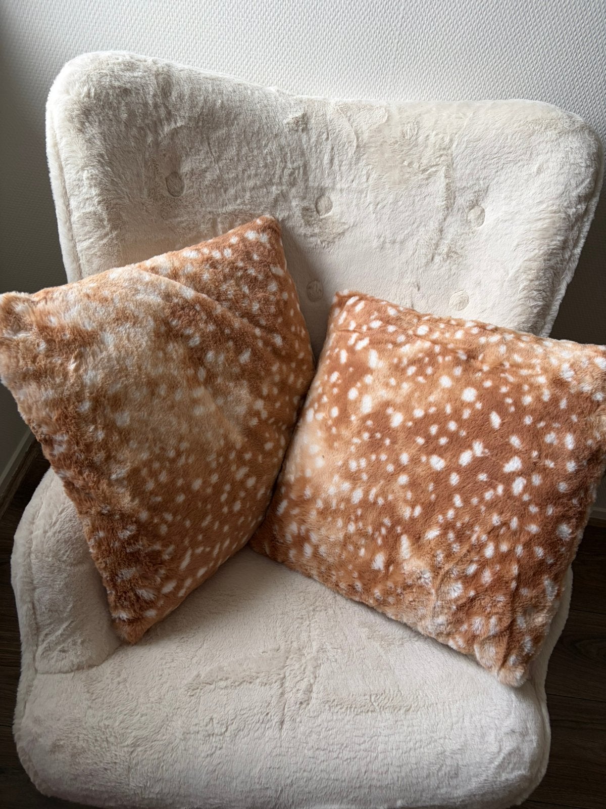 2x Viral faux fur cushion / bambi imitatiebont kussen nieuw, Huis en Inrichting, Afneembare hoes, Vierkant, Nieuw, Ophalen of Verzenden