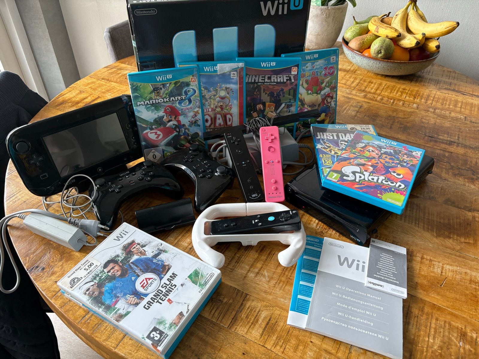 Nintendo Wii U Bundel met 7 Spellen en Extra Controllers, Spelcomputers en Games, Ophalen, Gebruikt, Overige genres, Eén computer