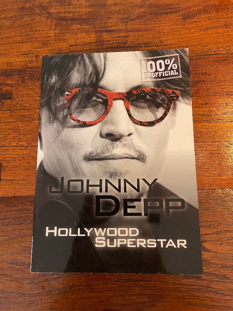 Paperback over Johnny Depp, Rechthoekig Staand, Nieuw, Ophalen of Verzenden, A1 t/m A3