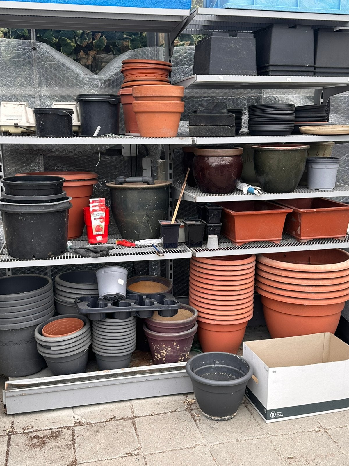 Partij bloempoten en schalen., Ophalen, Kunststof, Rond, Zo goed als nieuw