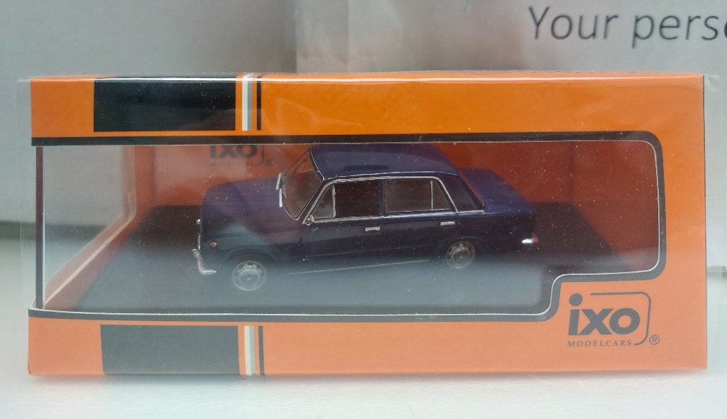 Ixo 1:43 Lada 1200 1970 donkerblauw nieuw in display, Ophalen of Verzenden, Nieuw, Auto, Overige merken