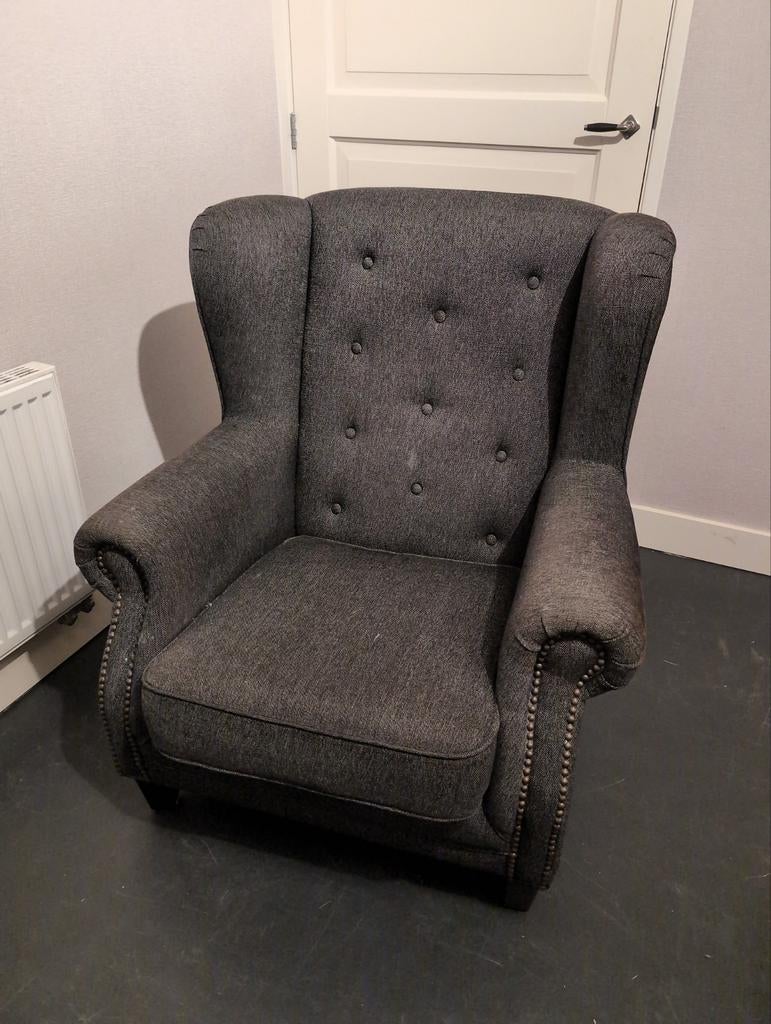 Fauteuil grijs gecappitoneerd landelijk, Huis en Inrichting, Fauteuils, Ophalen, Gebruikt, 75 tot 100 cm, 75 tot 100 cm