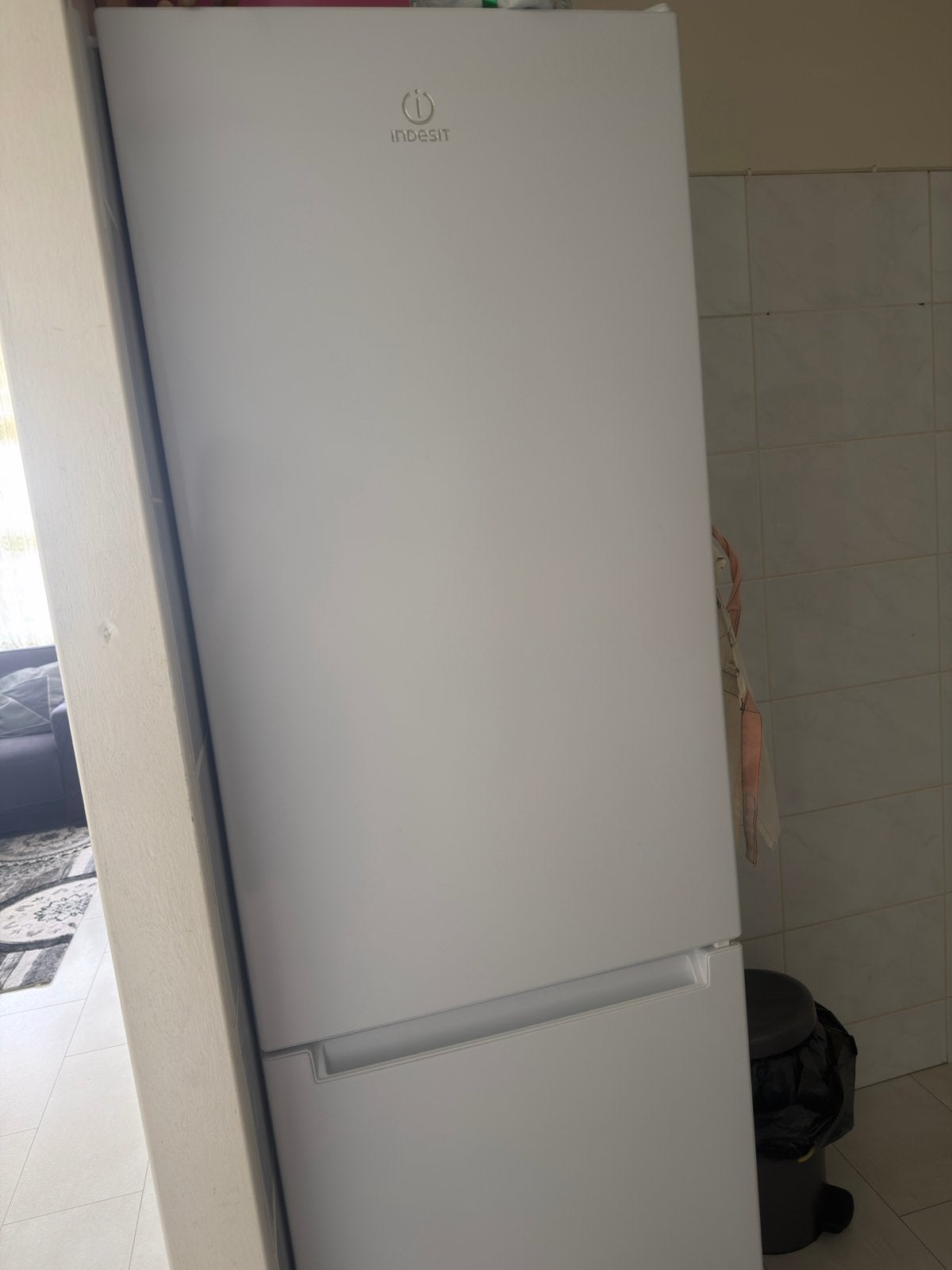 Indesit Koel-vriescombinatie - Wit, 150 tot 200 liter, Gebruikt, 60 cm of meer, Met aparte vriezer
