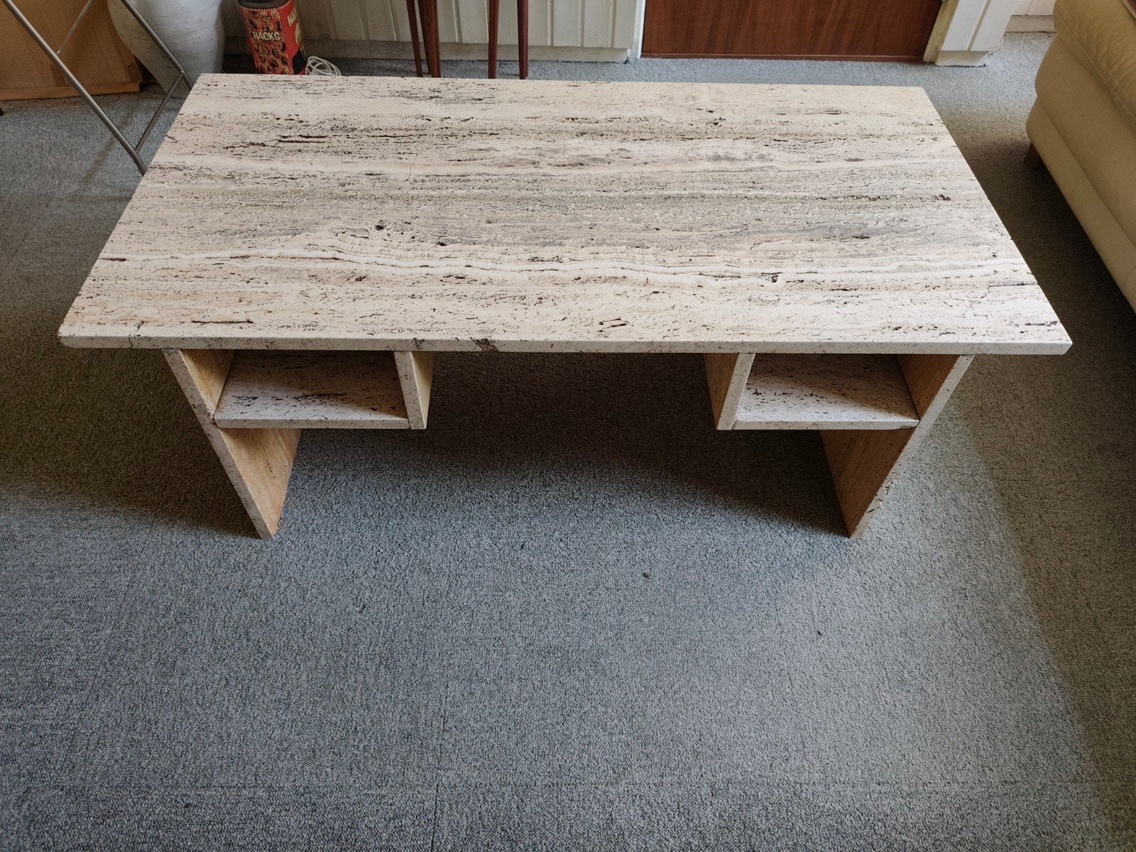 Stenen salontafel (travertin), Ophalen