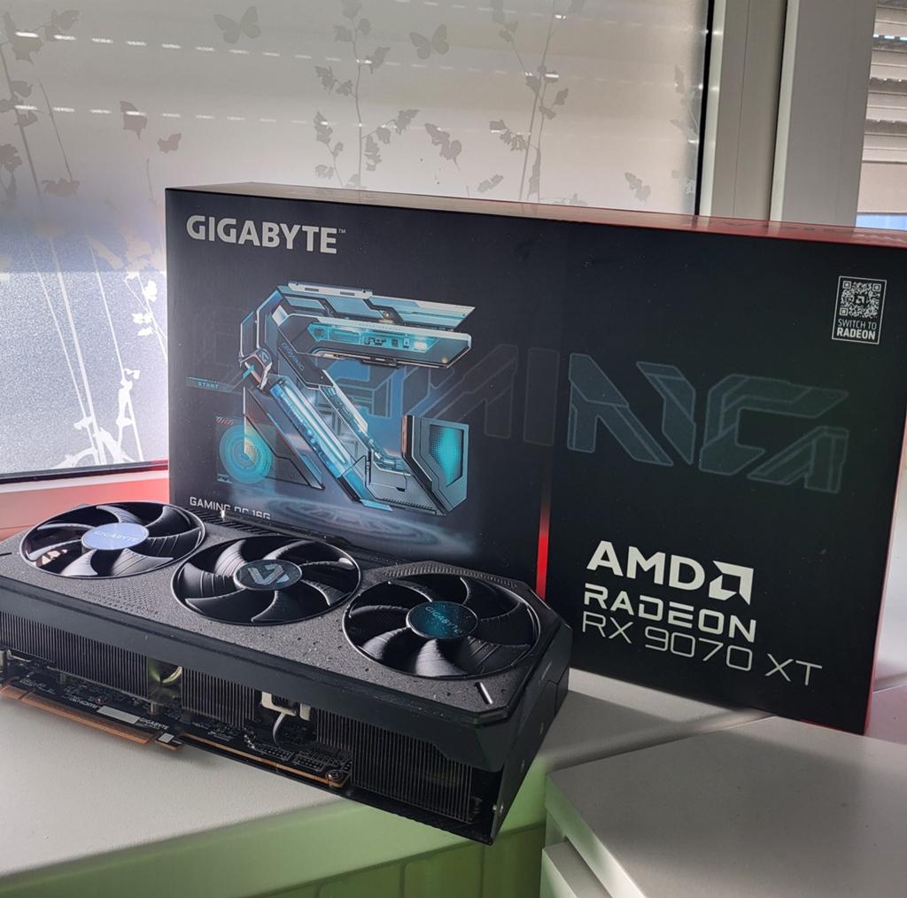 GIGABYTE WINDFORCE AMD RADEON 9070 XT, Computers en Software, Videokaarten, Zo goed als nieuw, PCI-Express 4.0, GDDR6, Ophalen of Verzenden