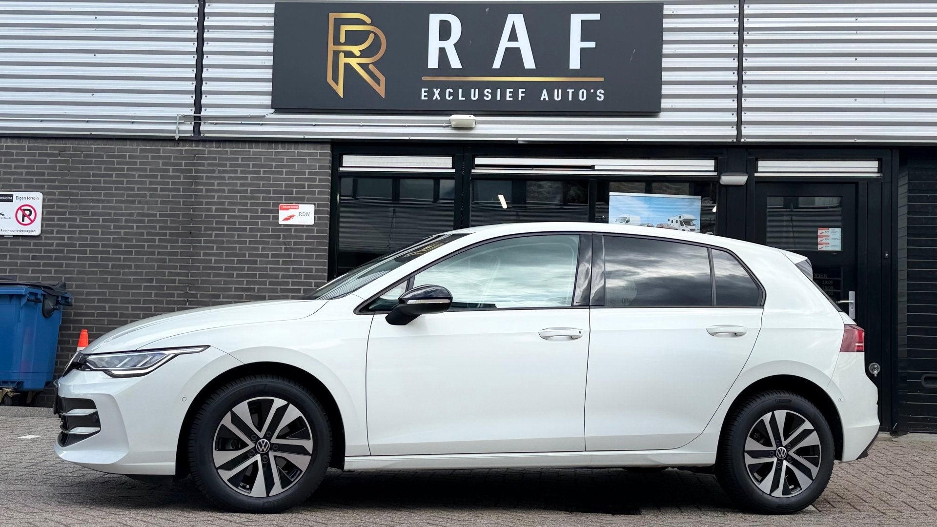 Volkswagen Golf 1.5 eHybrid Life Edition Automaat.Stuurverw,, Auto's, Dealer onderhouden, Stof, 1498 cc, Zwart