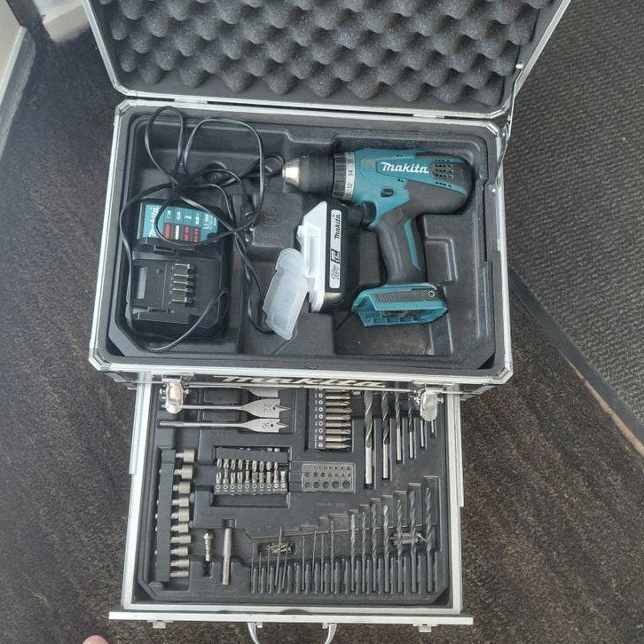 Makita Boor- en Schroefmachine met uitgebreide bitset, Gebruikt, Variabele snelheid, Ophalen of Verzenden, Boor- en Schroefmachine