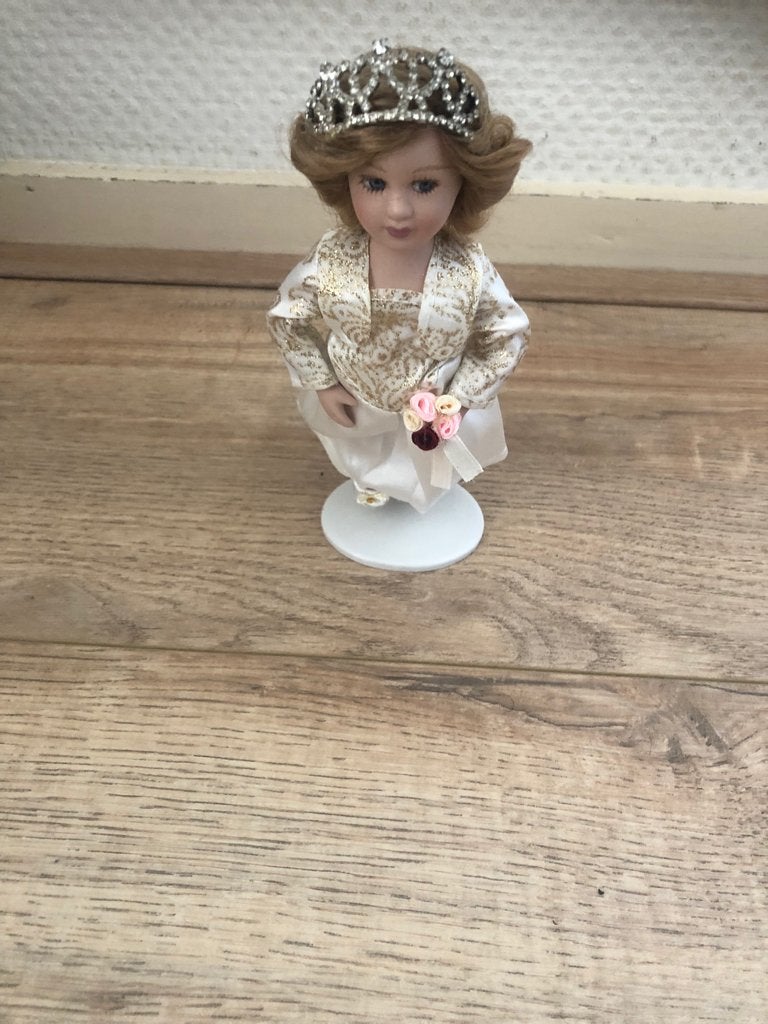Koninklijke porseleine pop prinses diana, Ophalen of Verzenden, Gebruikt, Overige typen
