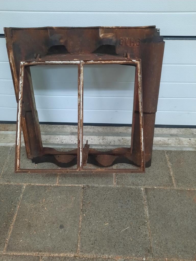 Antiek gietijzeren dakraam -O.H.V.6. Uniek en robuust, Ophalen, Gebruikt, Minder dan 80 cm, Minder dan 80 cm