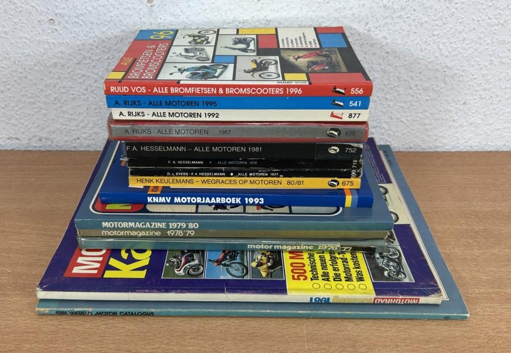 8 motorboeken o.a. Harley Davidson en Jack Middelburg, Ophalen, Gelezen