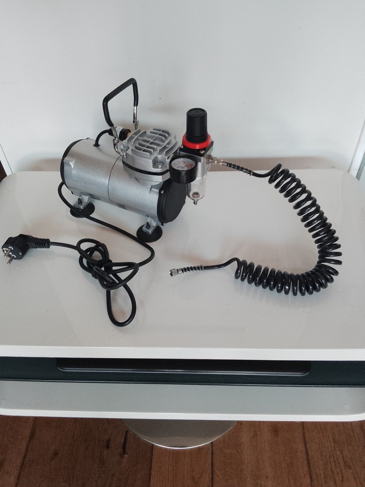 Professionele Vida XL  airbrush compressor met luchtslang., Doe-het-zelf en Verbouw, Ophalen of Verzenden, Zo goed als nieuw, Minder dan 200 liter/min