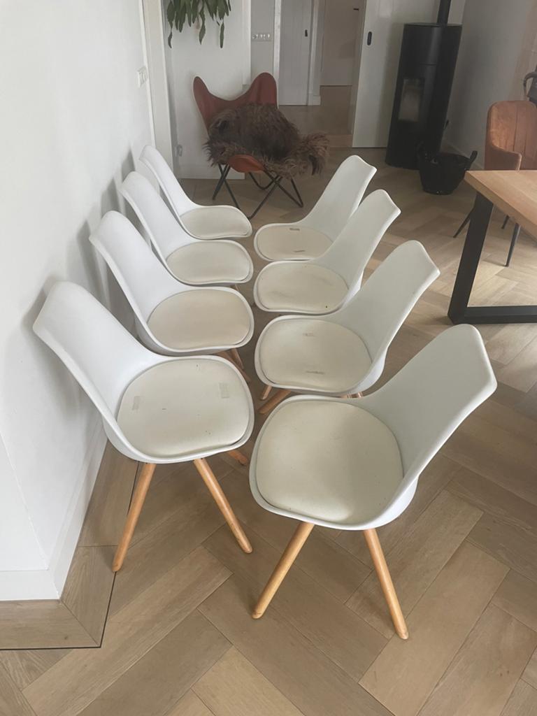 2, 4, 6, of 8 Witte eetkamerstoelen met kuip en houten poot, Huis en Inrichting, Stoelen, Ophalen, Kunststof, Gebruikt, Wit