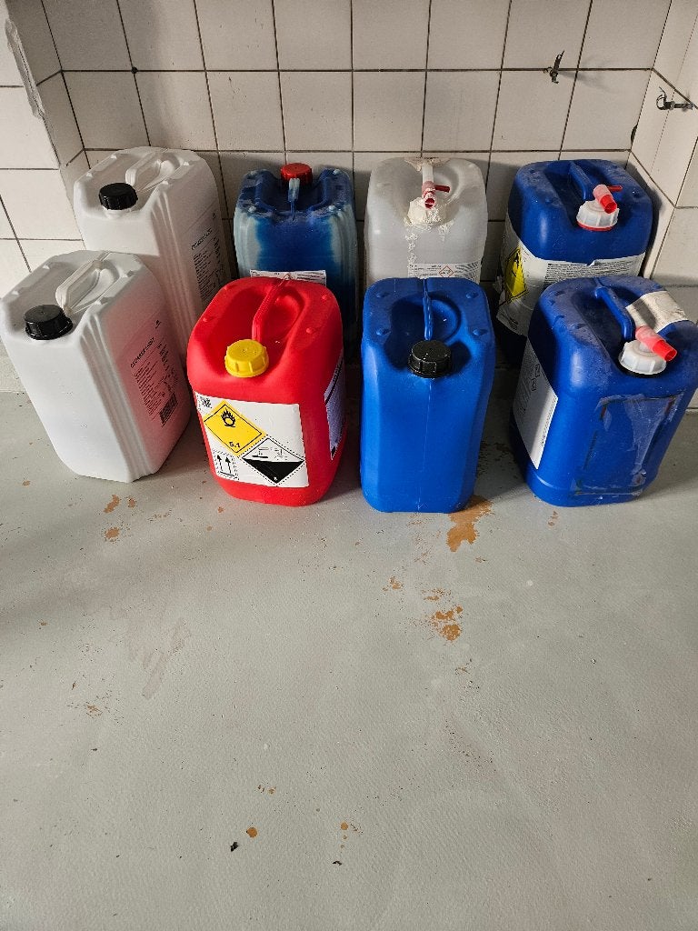 Diverse reinigingsmiddelen voor bier brouwen, Ophalen